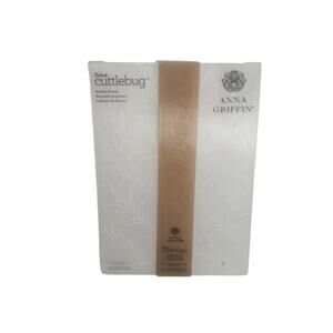 Anna Griffin Cricut Cuttlebug Feather Group Embossing Folder 5"x7"